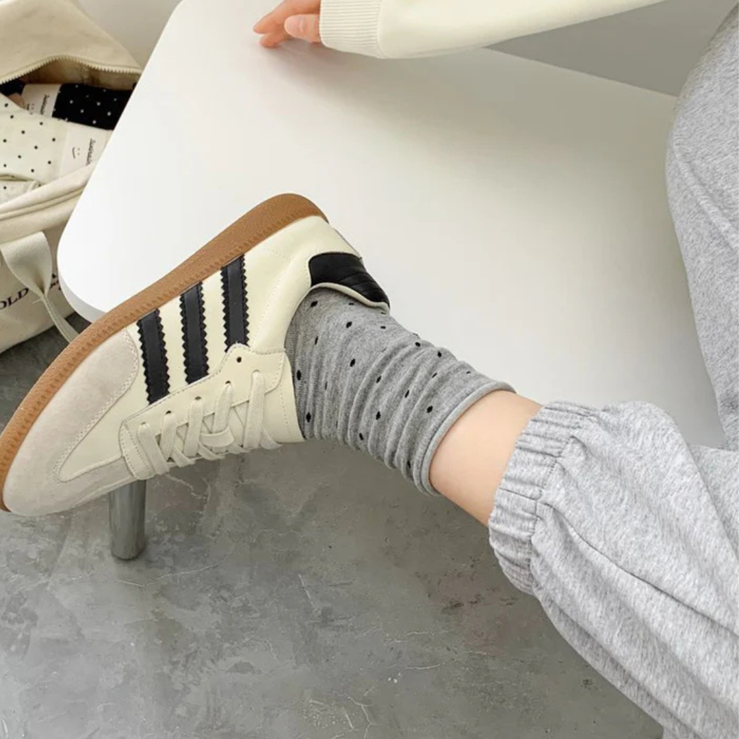 Calcetines grises ⚫ "mini puntitos negros" ⚪
