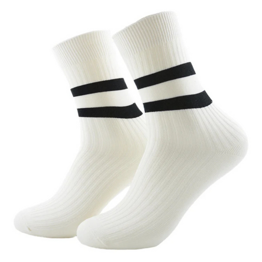 ⚪️ Calcetines “Clásico Urbano” – blancos con rayas negras ⚫️