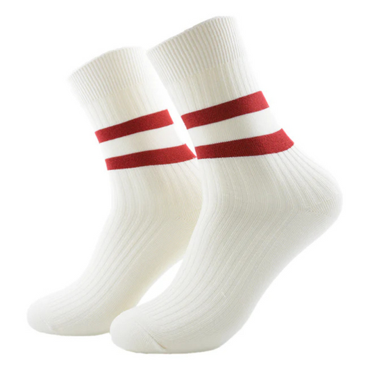🤍 Calcetines “Retro Pop” – blancos con dos rayas rojas ❤️