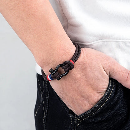 Pulsera Tejida de Doble Capa con Hebilla de Grillete Negro – Unisex, Diseño Artesanal con Detalle de Bandera Francesa